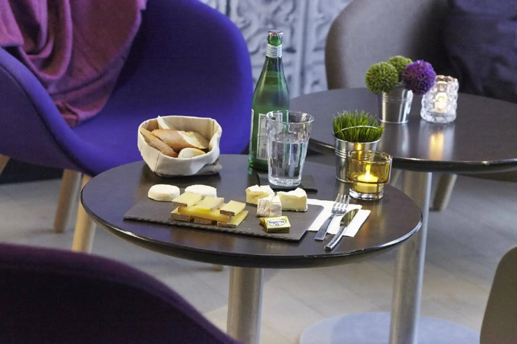 Kyriad Le Blanc Mesnil Hotel