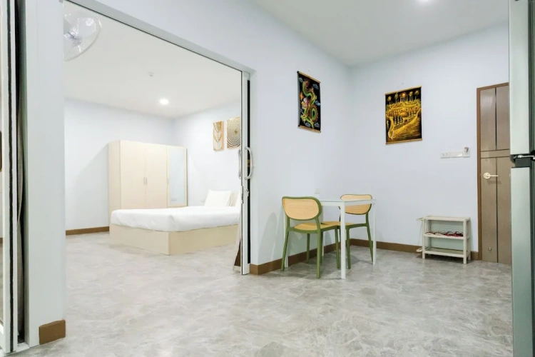 2 Bedrooms Classic Apartment with balcony