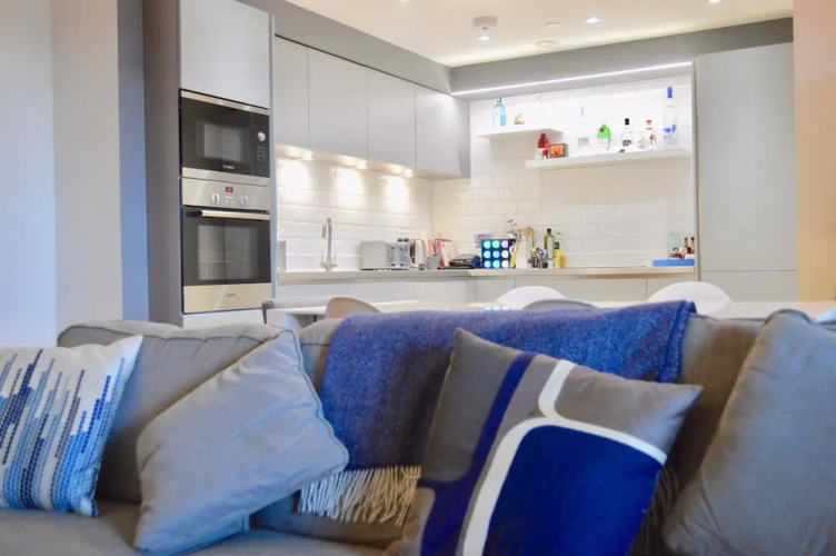 Modern 1 Bedroom Apartment off Leith Walk