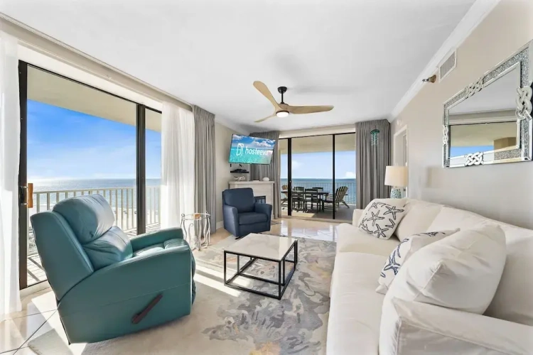 3 Bedrooms Comfort room with balcony and with canal view