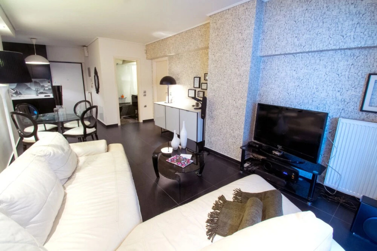 Acropolis suite by the museum