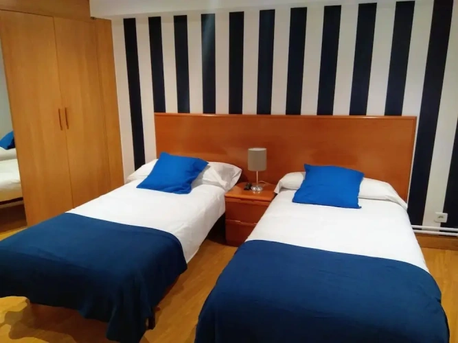 Standard Triple room with city view