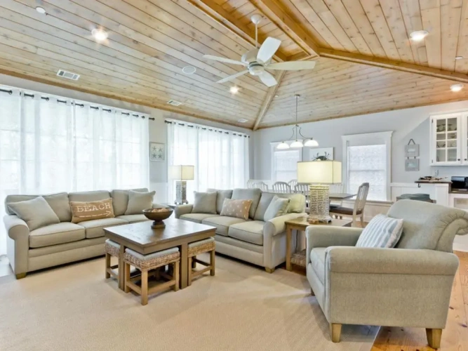 4 Bedrooms Apartment