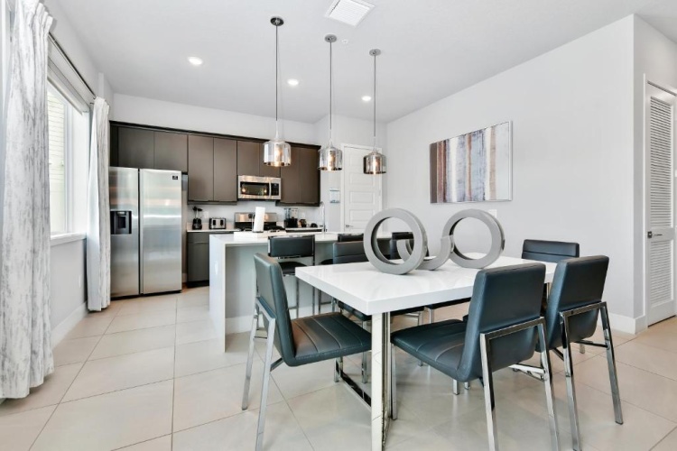 3 Bedrooms Apartment