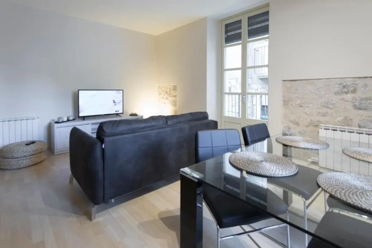 2 Bedrooms Apartment