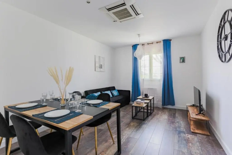 2 Bedrooms Apartment