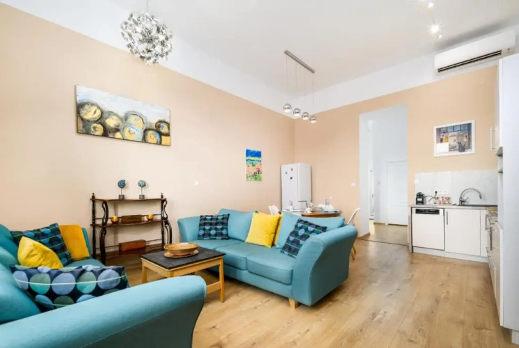 2 Bedrooms Apartment