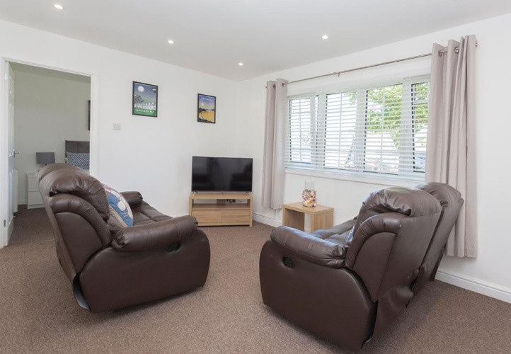 2 Bedrooms Cottage