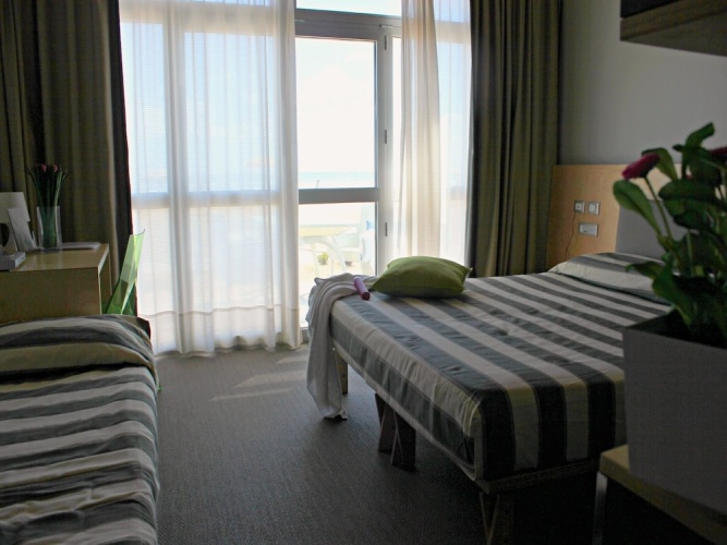 Standard Triple room
