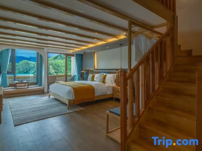 Standard Family Duplex room with lake view