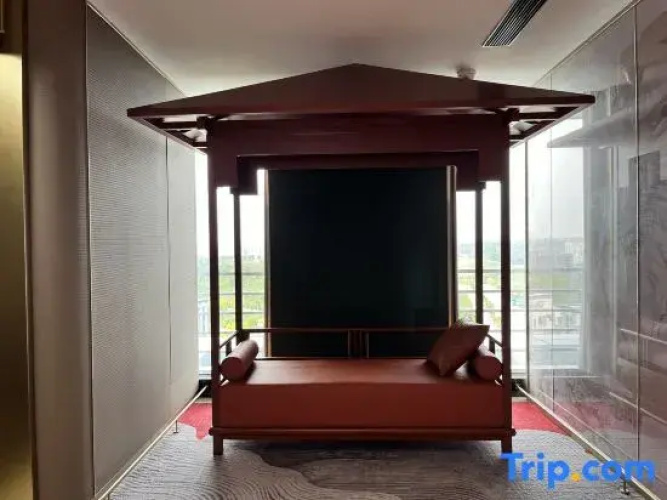 Maojian Holiday Hotel