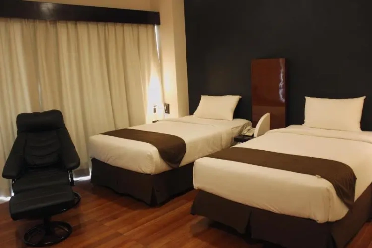Deluxe Quadruple Family room