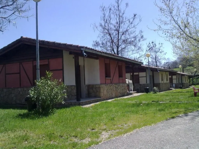 2 Bedrooms Bungalow