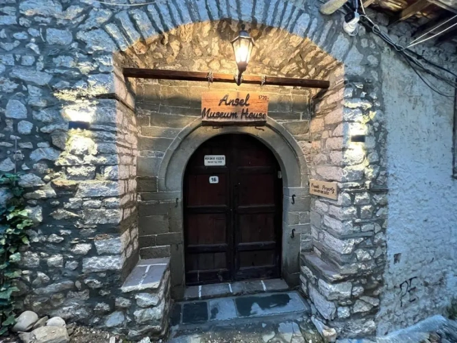 3 Bedrooms Cottage