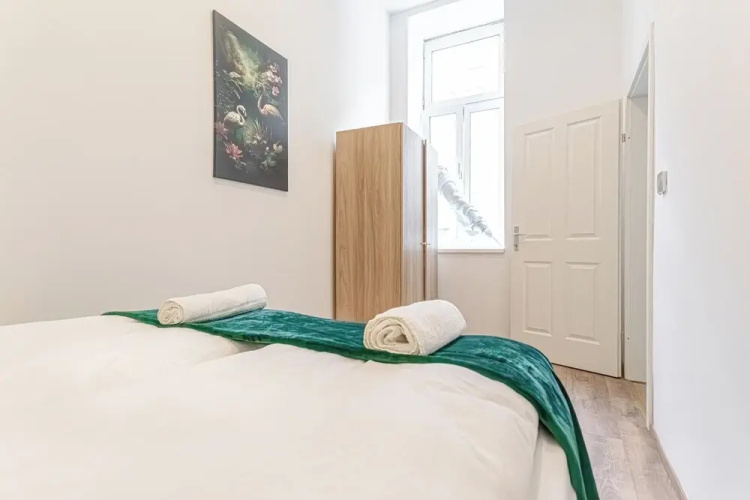 Lovely Apartment Steps from Schonbrunn