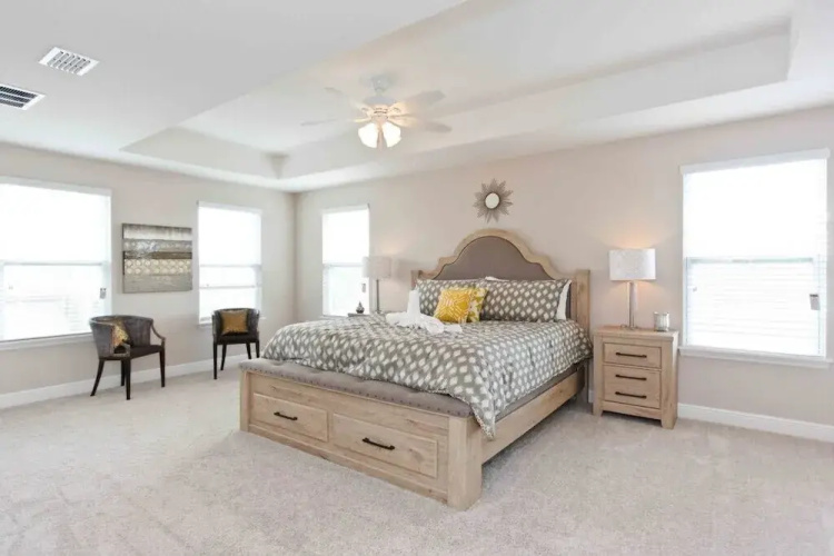 4176 Oaktree Drive 6 Bedroom Home by Redawning