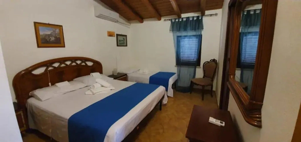 Standard Triple room
