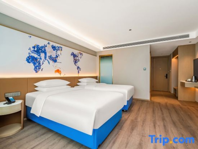 Standard Twin room with city view