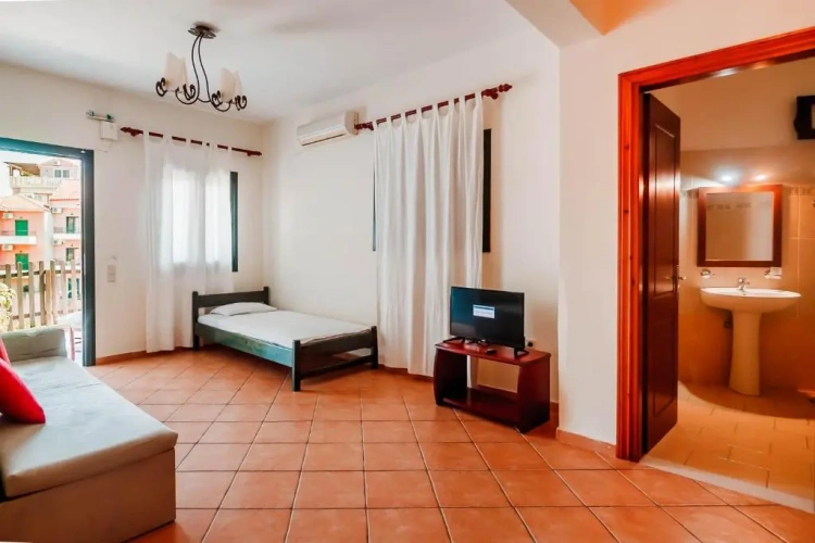 2 Bedrooms Apartment