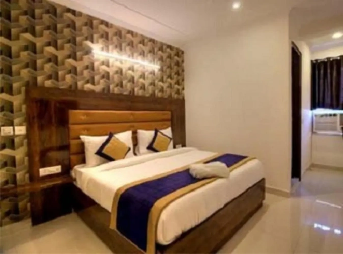 Deluxe Double room with city view