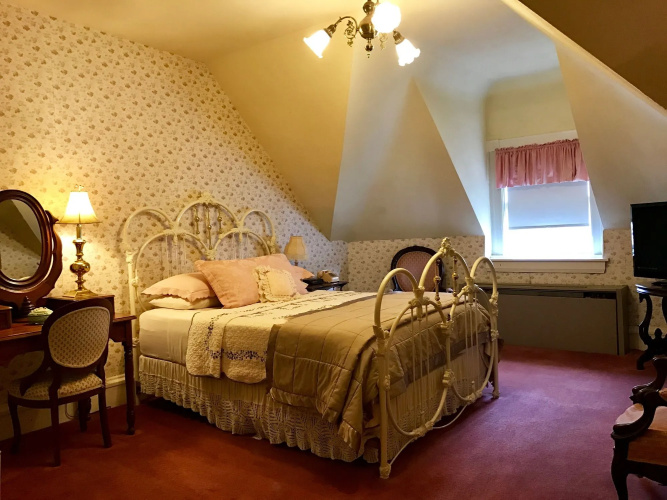 Redstone Inn And Suites