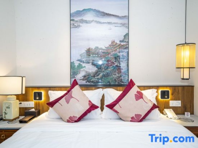 Standard Double room with lake view