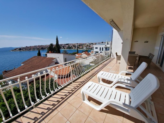 1 Bedroom Apartment with sea view