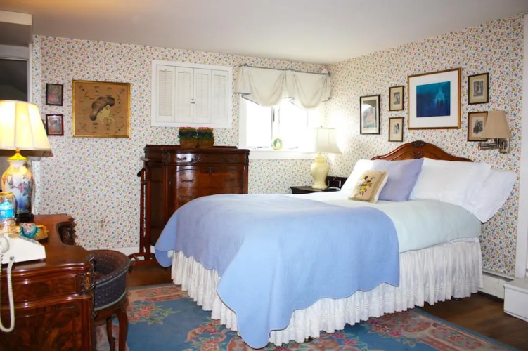 The White House Inn