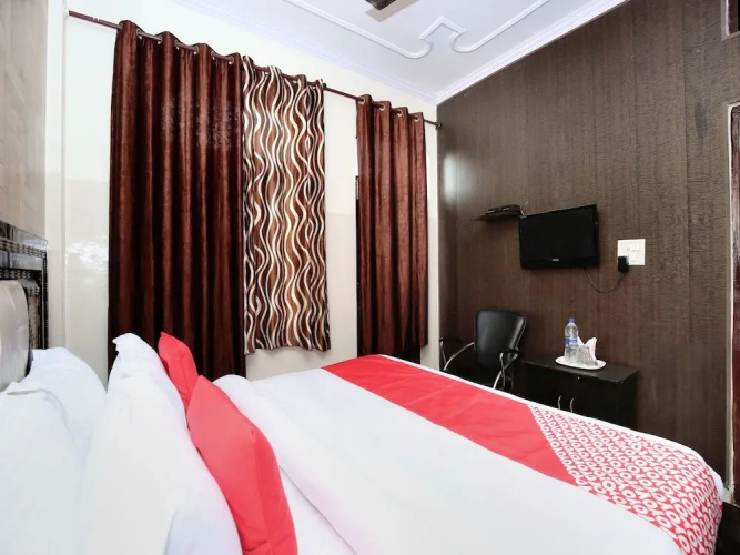 OYO 11906 Hotel Star Welcome