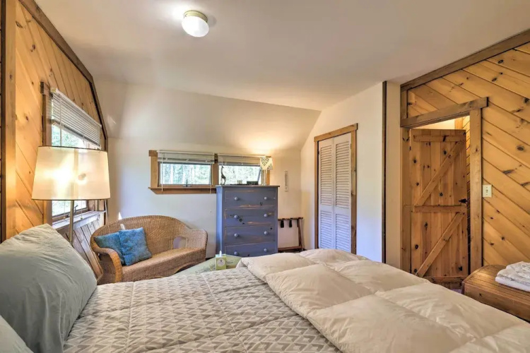 Boothbay Harbor Cabin w/ Spacious Deck & Yard!
