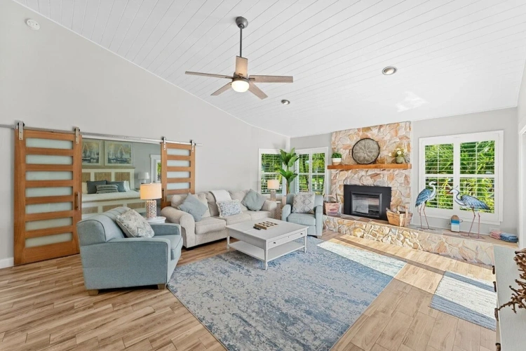 4 Bedrooms Cottage