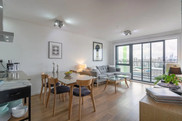 Modern 2 Bedroom Apartment With Panoramic Views