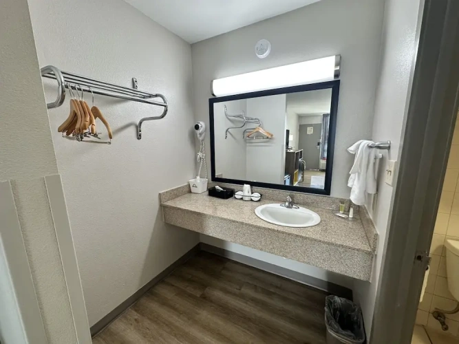 Standard Quadruple Basement room