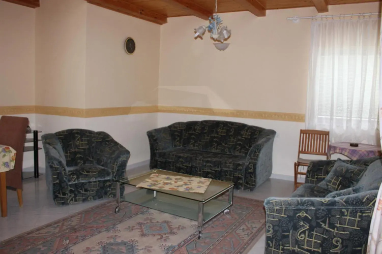 Cedar Apartment 4