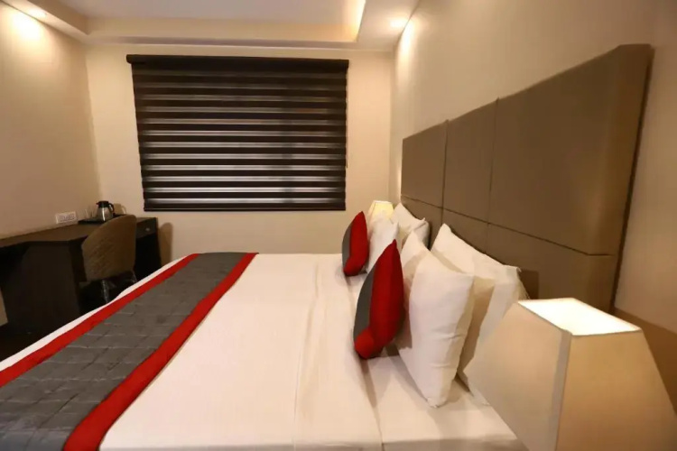 Hotel Dumpy Inn