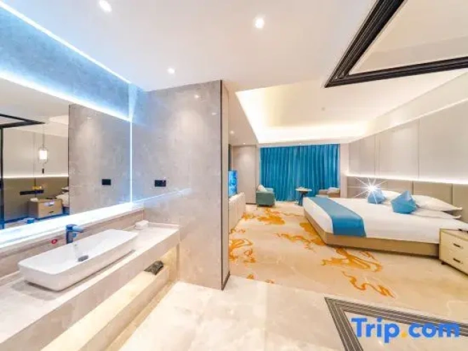Deluxe Family Suite