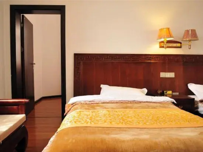 Lincang Yihai Hotel