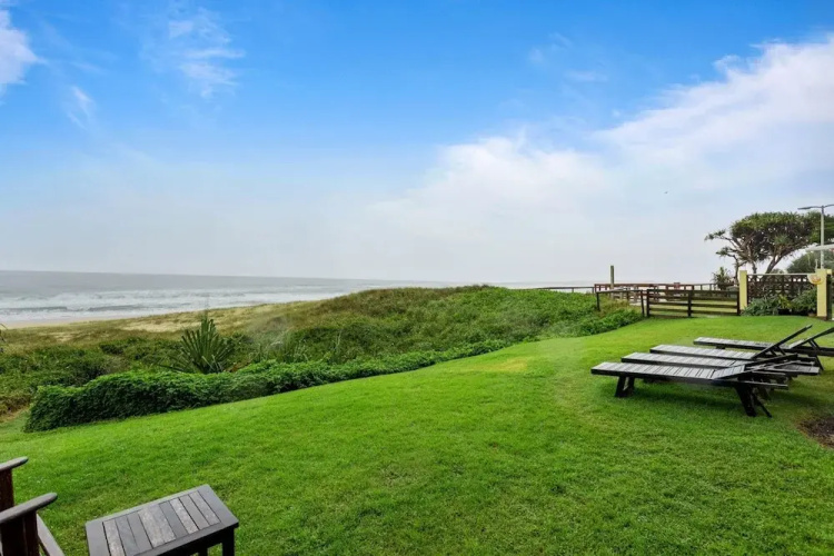 Wake to Waves in Spacious 3-bed Beachfront Unit