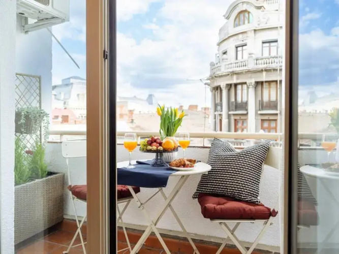 Pop Art Flat - Bright 2BR near the Old Town