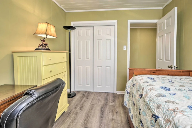 Holden Beach Family Abode - Steps to Ocean!