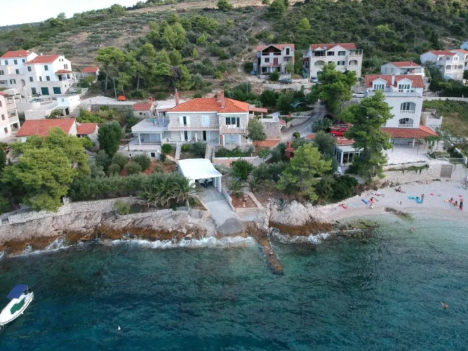 Beach Apartment Viktor 2
