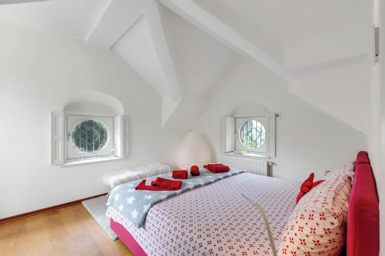 4 Bedrooms Family Villa