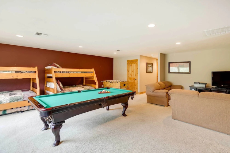 Private Pool & Hot Tub: Sunriver Retreat!