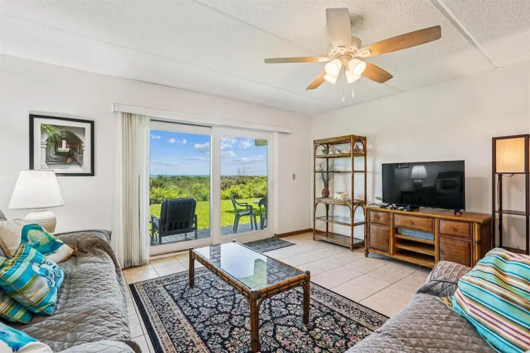 Oceanfront Luxury: 2BR Condo + Pool in St.aug