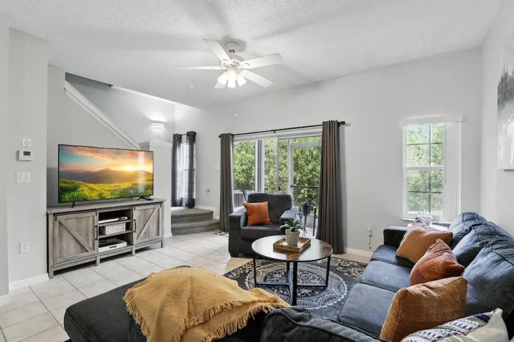 Disney Charm, Steps From Pool and Clubhouse!