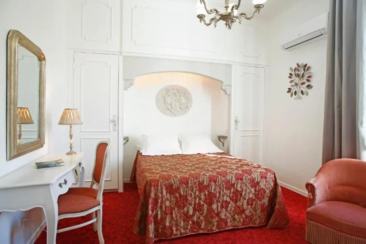 Standard Double room with city view