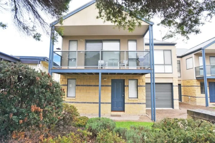 3 Bedrooms Cottage