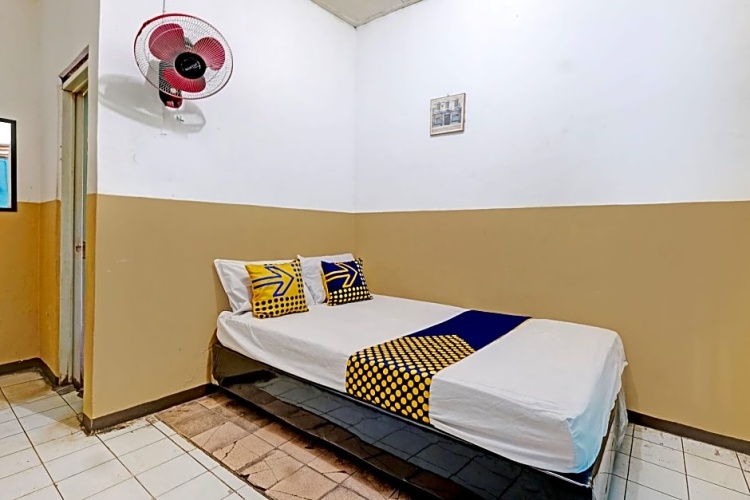 Economy room