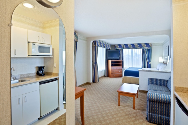 Holiday Inn Express & Suites Tacoma photo 33