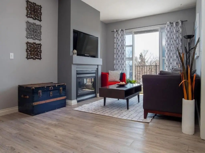 Comfy Home Office Condo w Parking Balcony Coffee